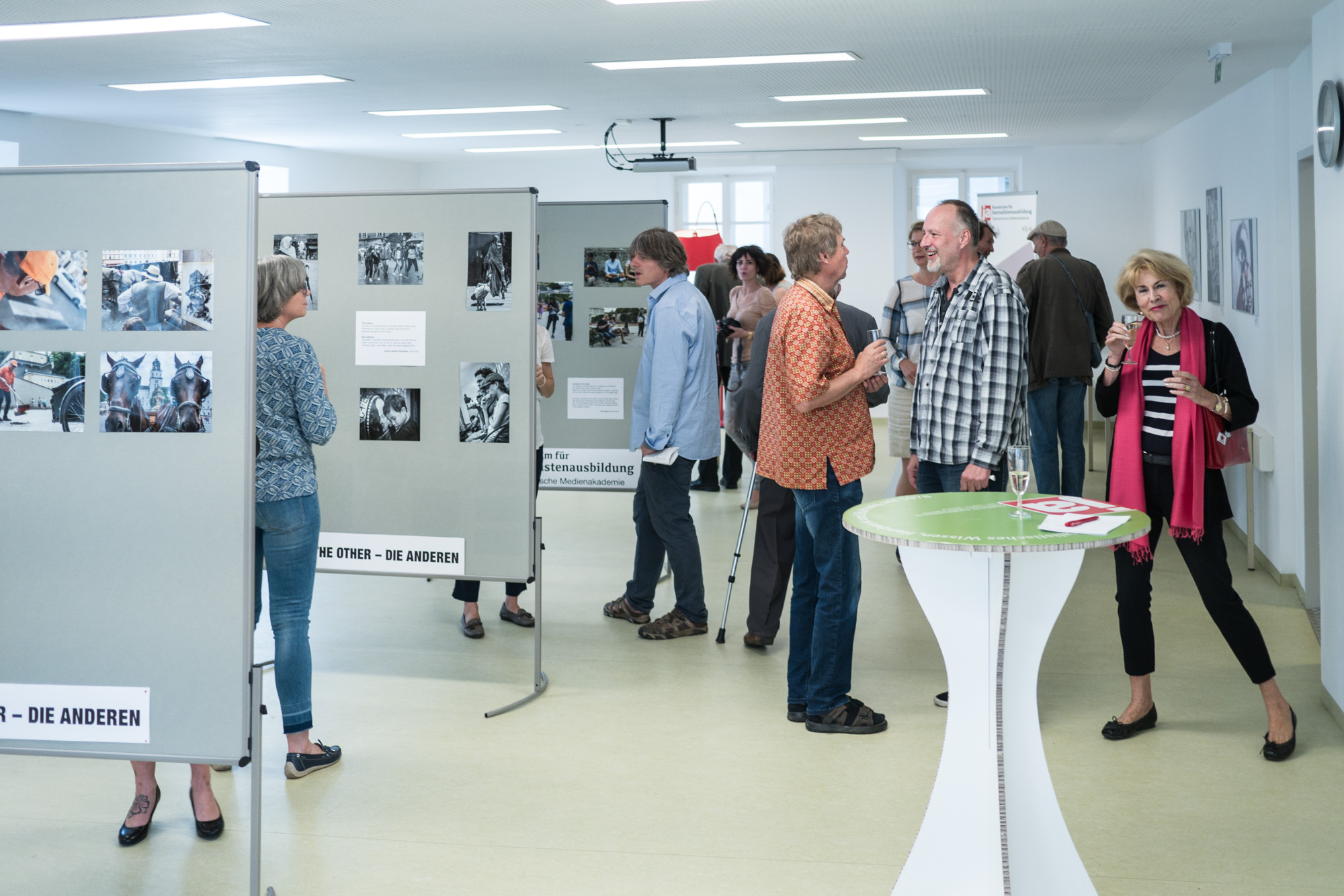 Die Werksausstellung “The other” im KfJ.Salzburg ist gut besucht. Foto: Jürgen Sturnay